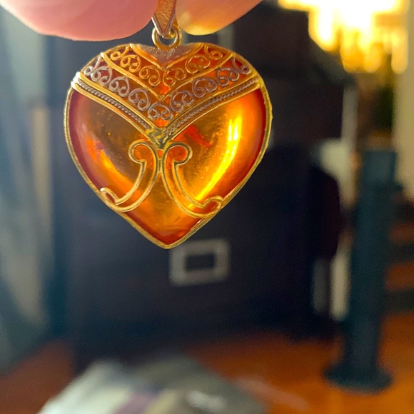 Austrian amber heart shaped with mosquito sized imprint - set in 22 K gold - Picture 5 of 10